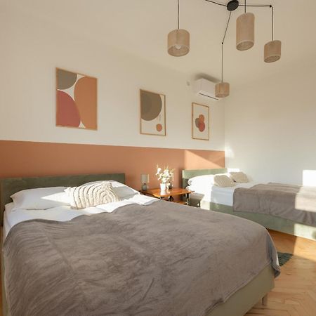 ורשה Apartment For 6 People Near Royal Baths Park By Renters Prestige מראה חיצוני תמונה